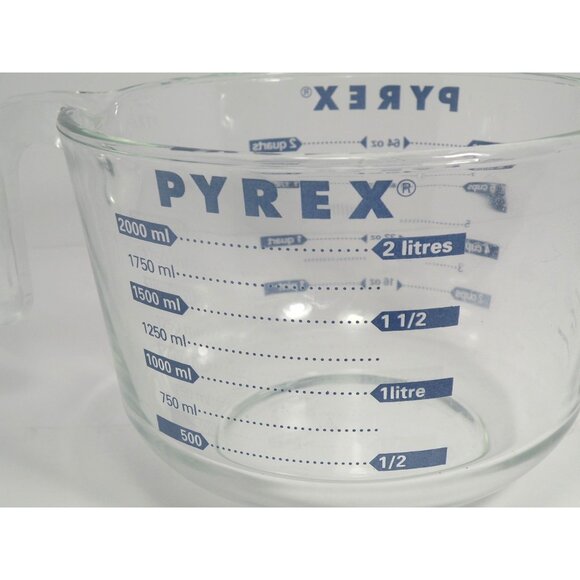 PYREX RARE Blue Vintage all capitol 2 Quart / 8 Cup Glass Measuring Cup With Han - Picture 15 of 15